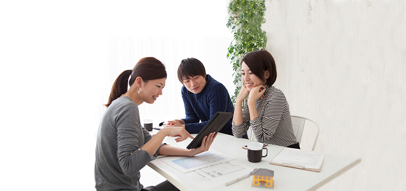 TBA_couple_meeting_broker_office_805x380.jpg
